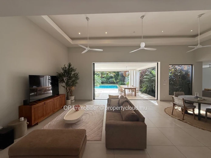 Maison meublée 4 chambres avec piscine à louer à Petit Raffray
