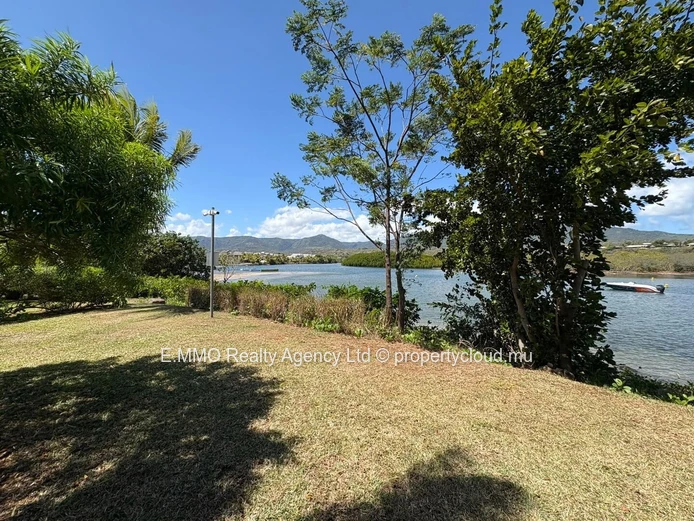 3-bedroom duplex with private pool – La Mivoie, Black River