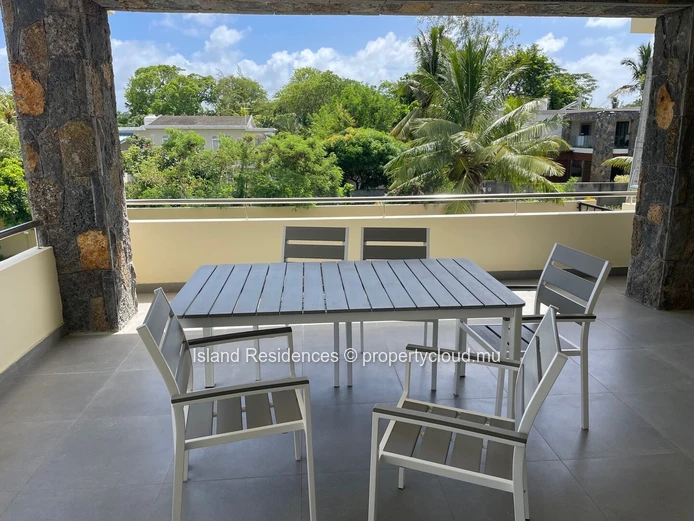 Pereybere - Maison moderne sur un terrain de 800 metrès carrés avec piscine dans un quartier paisible