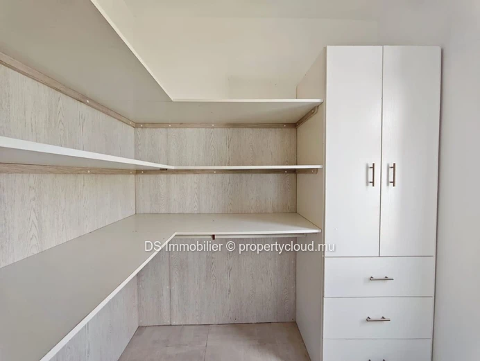 Bungalow For Rent In Grand Baie - North