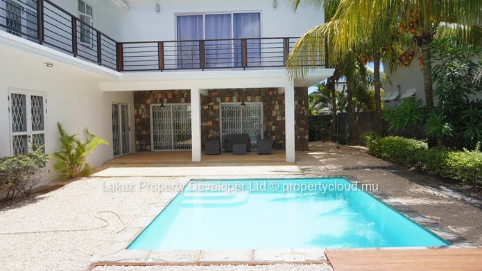 Maison 4 chambres avec piscine à vendre à Pointe aux Canonniers (Mandat exclusif)