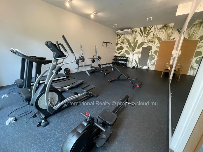 Élégant Appartement au Rez-de-Chaussée de 2 Chambres