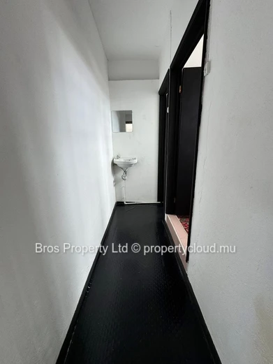 Commercial space for rent - 186 m2 | Rs 25,000/month | St Jean, Quatre Bornes (1 min walk to Metro & Bus stop)