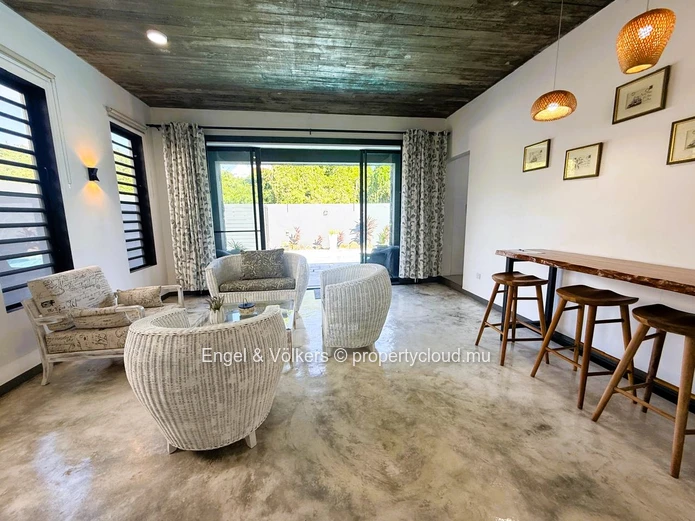 Luxury, Privacy and Comfort Villa in the Heart of Calodyne for Rent  Property Description