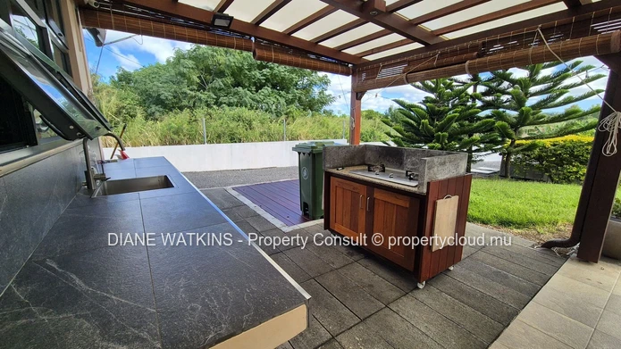 Elegant Countryside Home in Mon Désert – A Rare Gem with Mountain & Sea Views