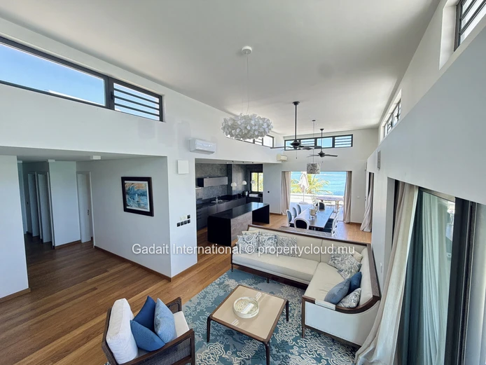 Luxury Beachfront Penthouse in Pereybere – Panoramic Ocean Views of Coin de Mire