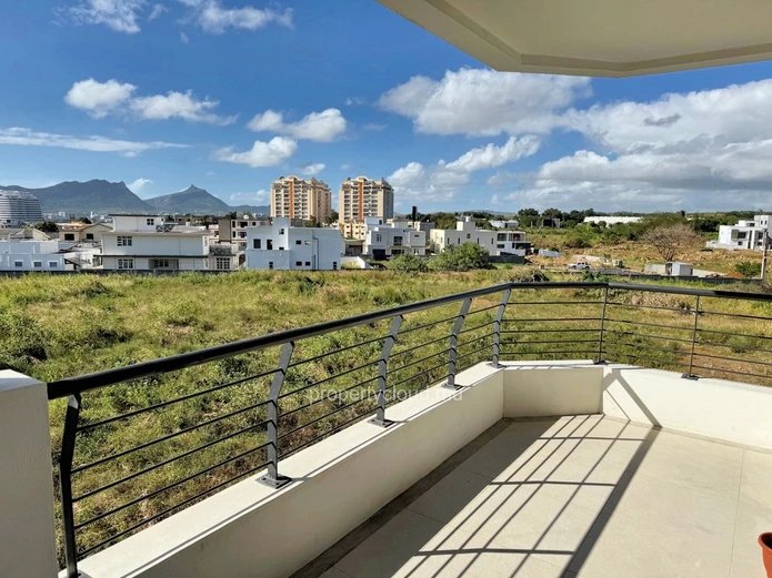 Sodnac for rent recent 3 bedroom apartment and 2 parking spaces located in a secure, quiet luxury residence.