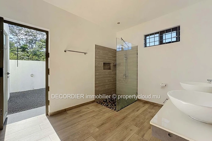 Stunning New Villa with Private Pool in Calodyne