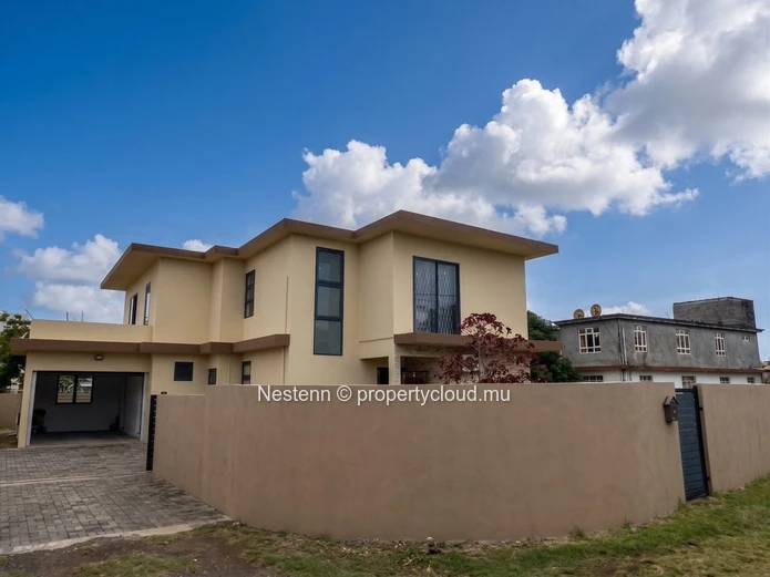  Belle Maison Semi-Meublée dans un Quartier Paisible  