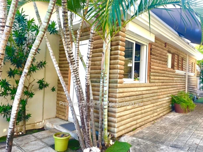 Villa 4 Chambres — À Vendre — Tamarin