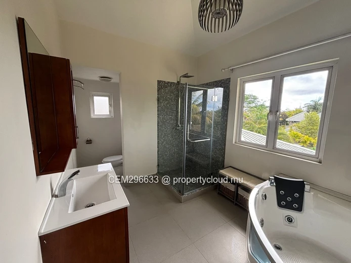 Deux charmantes maisons à vendre à Beau Bassin – Idéales pour une famille ou un investissement