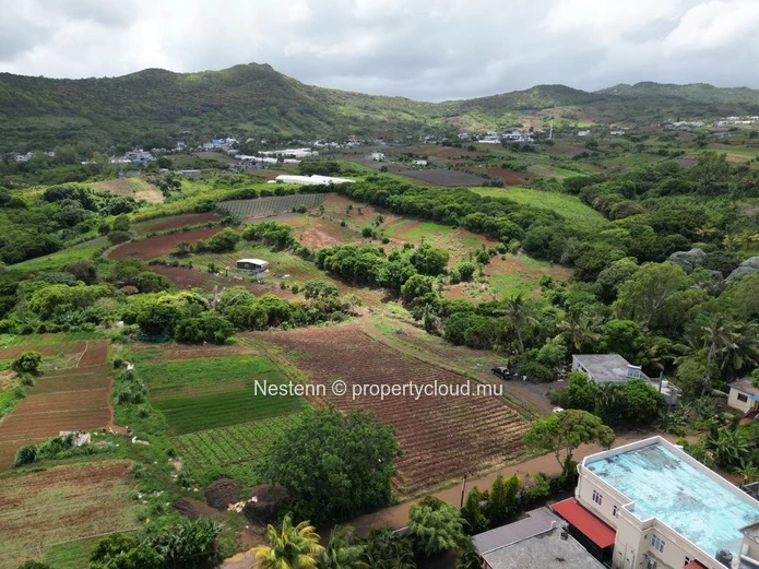 Terrain résidentiel avec vue imprenable sur les montagnes (Lot 1)
