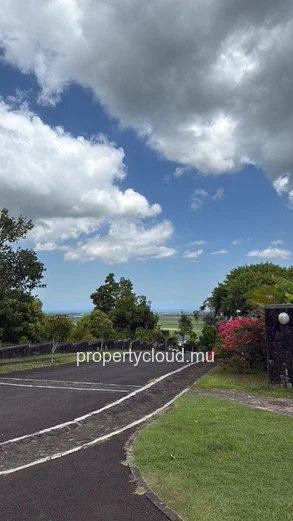A vendre magnifique villa de 3 chambres à Mont Piton 1.