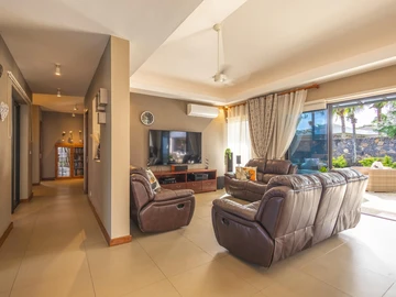 Private 4 Bed Villa just minutes from Bain Boeuf Beach