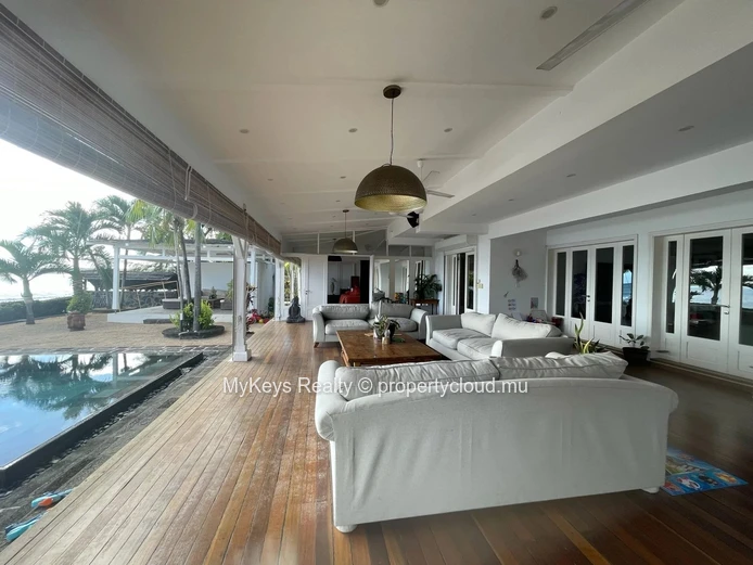 Beachfront Living - Panoramic Lagoon Views - Premium Features