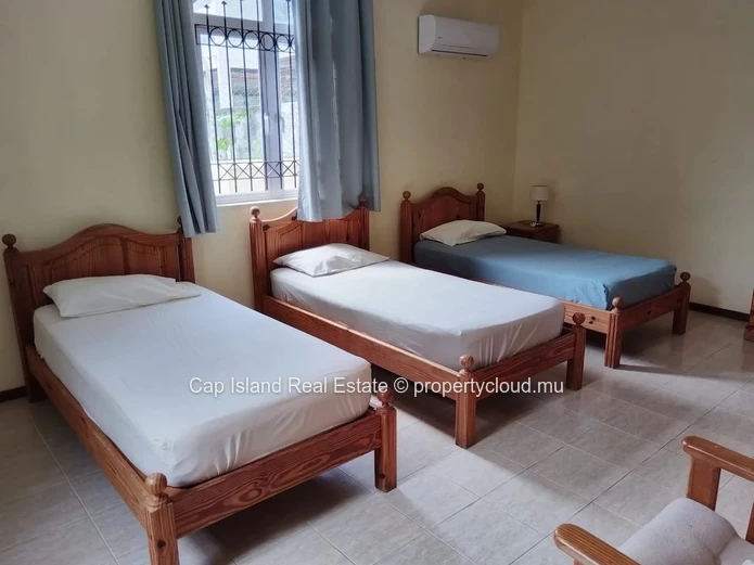 À Vendre – Villa Spacieuse avec Cottage Privé à Péreybère