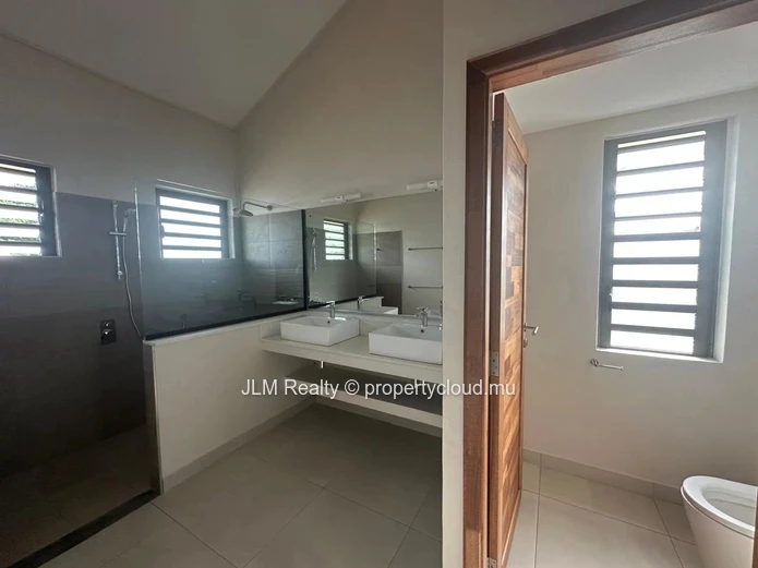 For Rent : Spacious Villa with Private Pool and Mountain View in Tamarin, Mauritius
