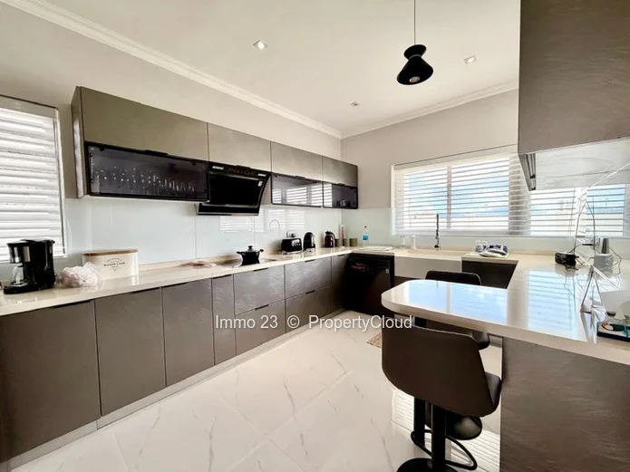 House / Villa - 5 bedrooms - Highlands - Ref. MA87143VE