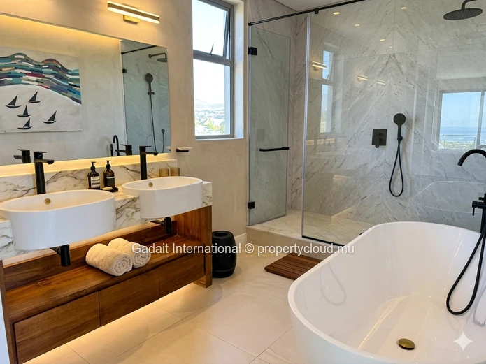 Penthouse de Luxe Vue Mer à La Balise Marina, Rivière Noire – La Seule Marina Résidentielle de l'Île Maurice