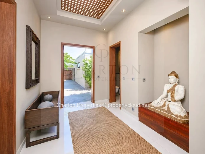 Villa élégante de 4 chambres en suite avec bureau – Une propriété familiale au cœur d’un cadre tropical privilégié