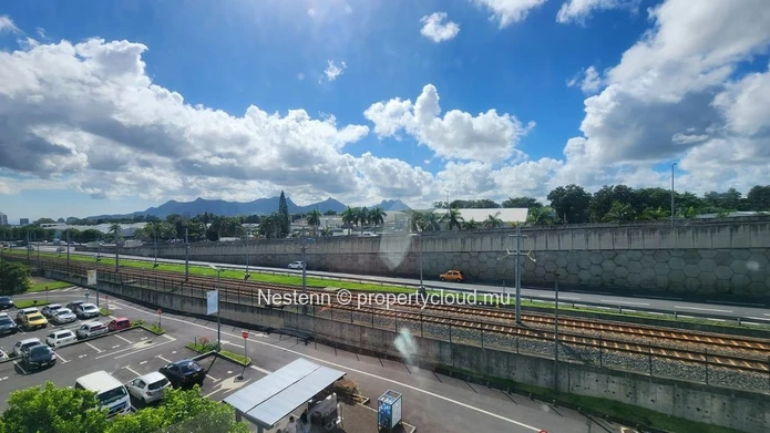 Bureau moderne de 292 m² à Phoenix, avec 6 places de parking, ascenseur privé, groupe électrogène, parking sécurisé e...