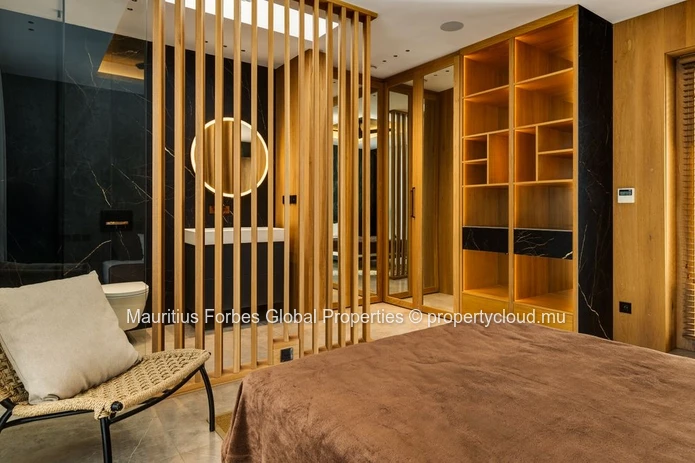 Villa ultra-moderne et autonome au cœur d'un domaine golfique avec piscine & jacuzzi