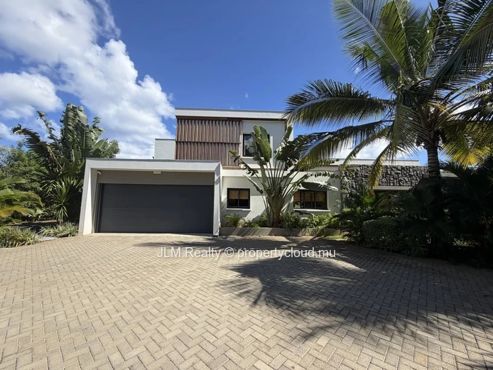 À Vendre : Villa Contemporaine de Prestige de 5 Chambres à Tamarin, Île Maurice