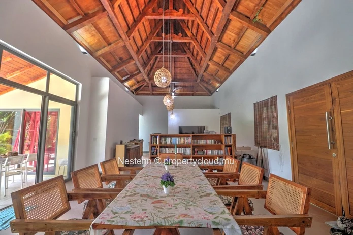 Elegant balinese-style villa on 675m² land