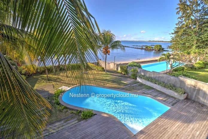 Magnificent 3-bed apartment in residence in a quiet area.