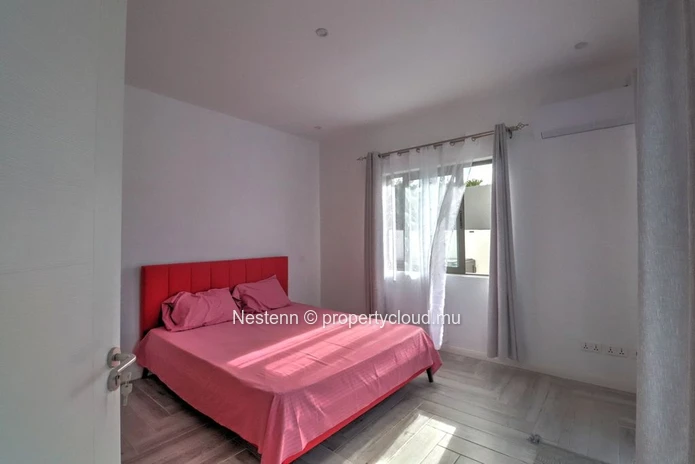 Villa moderne de plain-pied avec 3 chambres à proximité des commodités.
