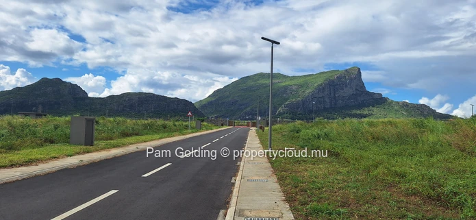 Exclusive Gated Residential Plot in Lotissement Pierrefonds – Your Dream Home Awaits!