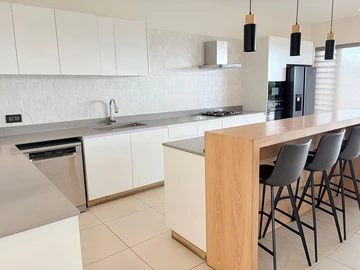 4 Bedroom Villa