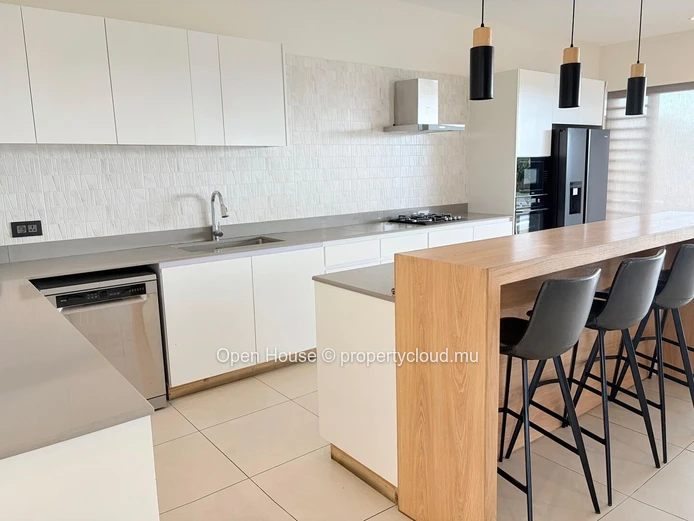 Furnished 320m² Villa for Rent in Charmoze