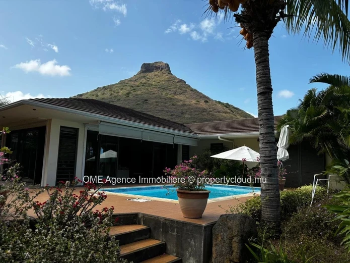TAMARIN - Spacious villa with mountain views - 3 Bedrooms