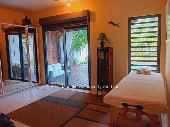 Captivating 3-Bedroom Duplex with Majestic Mountain Vistas