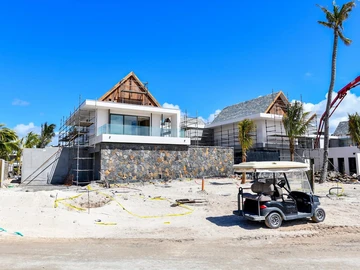 Exclusive beachfront villa for sale in a 5* resort in Poste de Flacq on the east coast of Mauritius