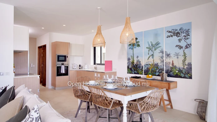 FOR SALE - Apartment R+2 - Pointe aux Canonniers - 3 bedrooms, communal pool, close to the beach - accessible to fore...