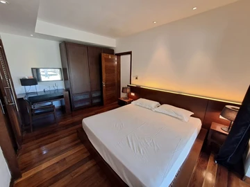 6 Bedroom Villa