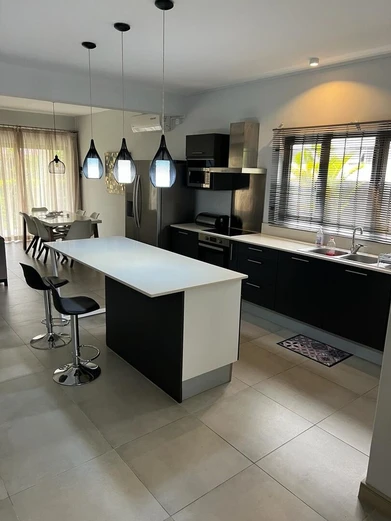Maison de ville moderne de 3 chambres à louer à Trianon | Résidence sécurisée