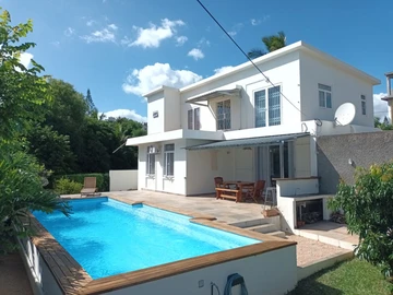 Flic en Flac Morc Anna fully furnished 4 bedrooms house Large Terrace Garage Swimmingpool.Plot of land 142 toises.