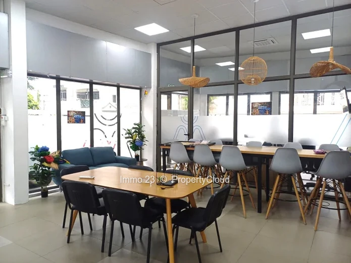Office - 140m2 - Quatre Bornes - Ref. BU100902LO