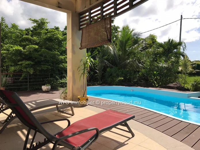 Beautiful 3 beds house with pool,garden not far from the beach in Calodyne