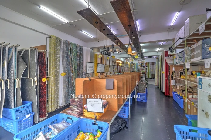Commercial space of 158 m² on the ground floor