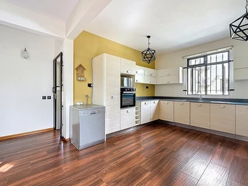 5 Bedroom House