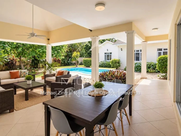 Elegant 4-Bedroom Villa with Pool in Black River