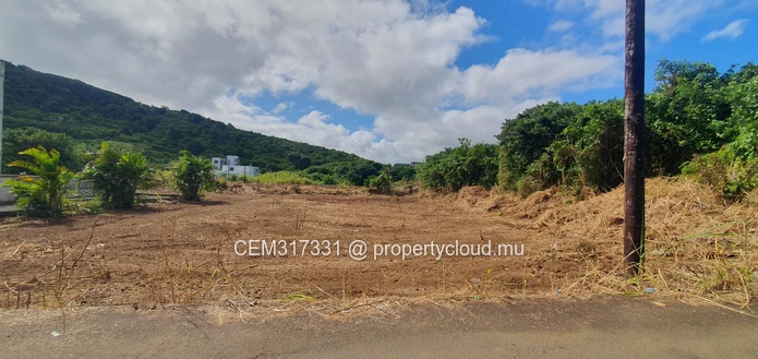 20,68 Perches Terrain Résidentiel & Commercial en Toute Propriété à Vendre – Paillote, Vacoas