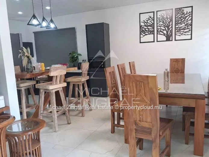 Villa de 4 Chambres avec Piscine à Calodyne