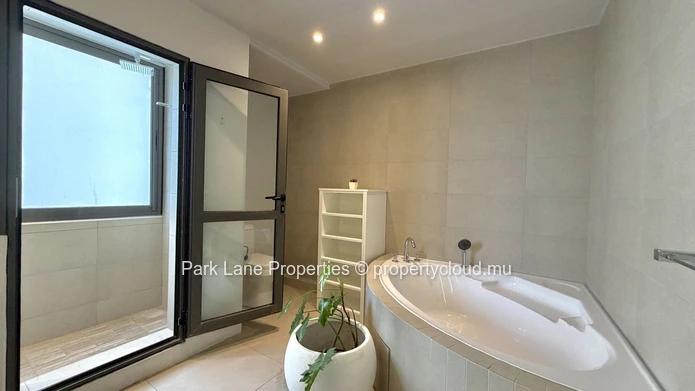 Appartement de 3 Chambres en Location – À 2 Pas de la Plage de La Preneuse