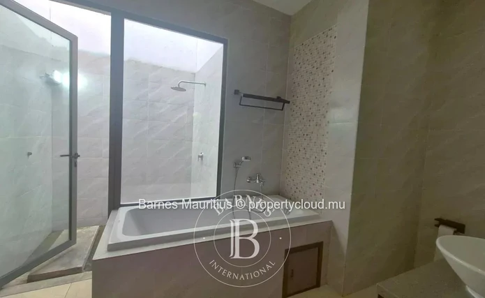GRAND BAIE – Villa moderne et spacieuse avec piscine – 3 chambres
