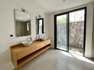 5 Bedroom Villa